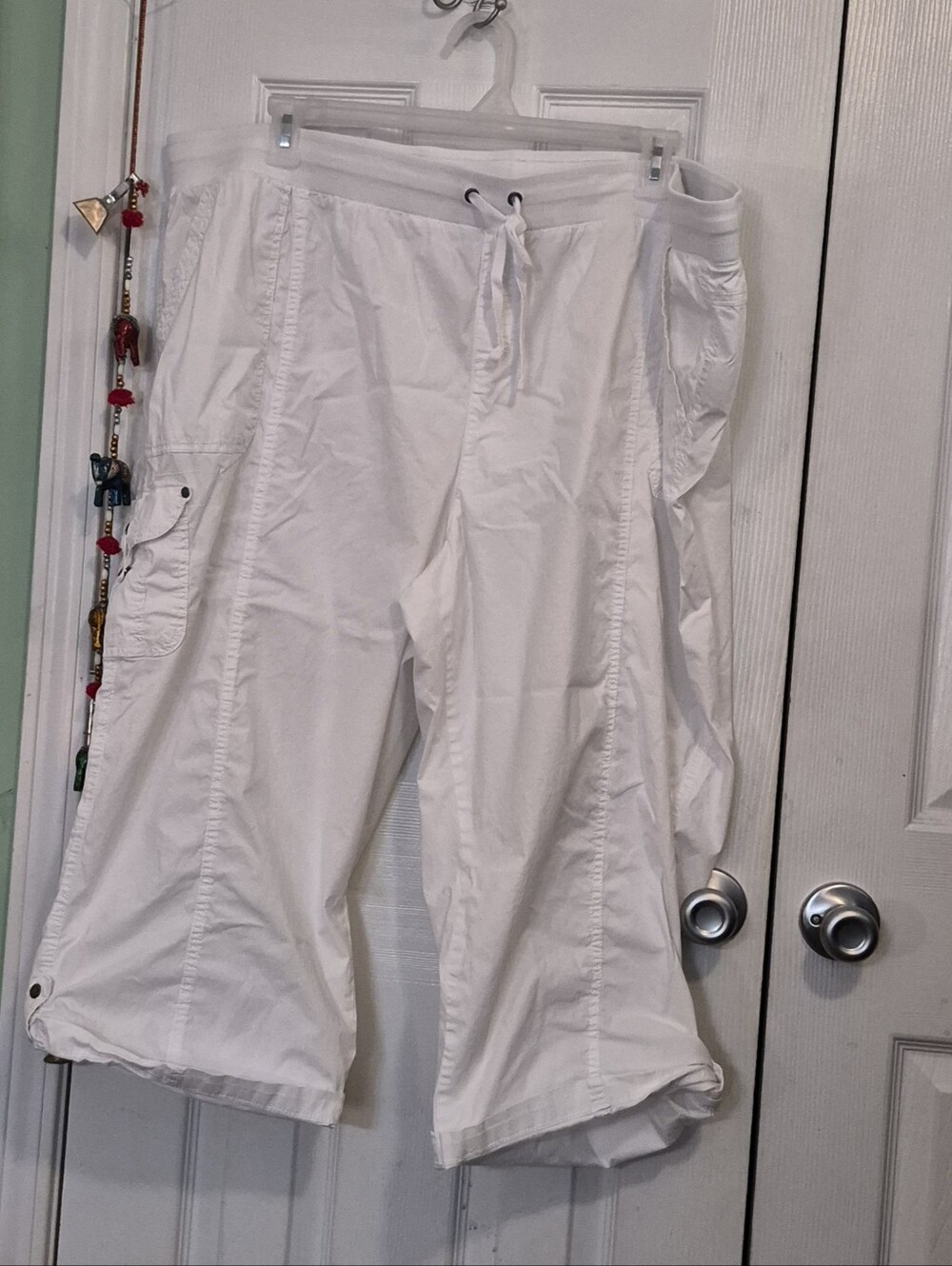 Avenue White Casual Capris - Picture 2 of 3